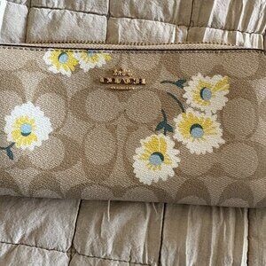 Coach Daisy Wallet